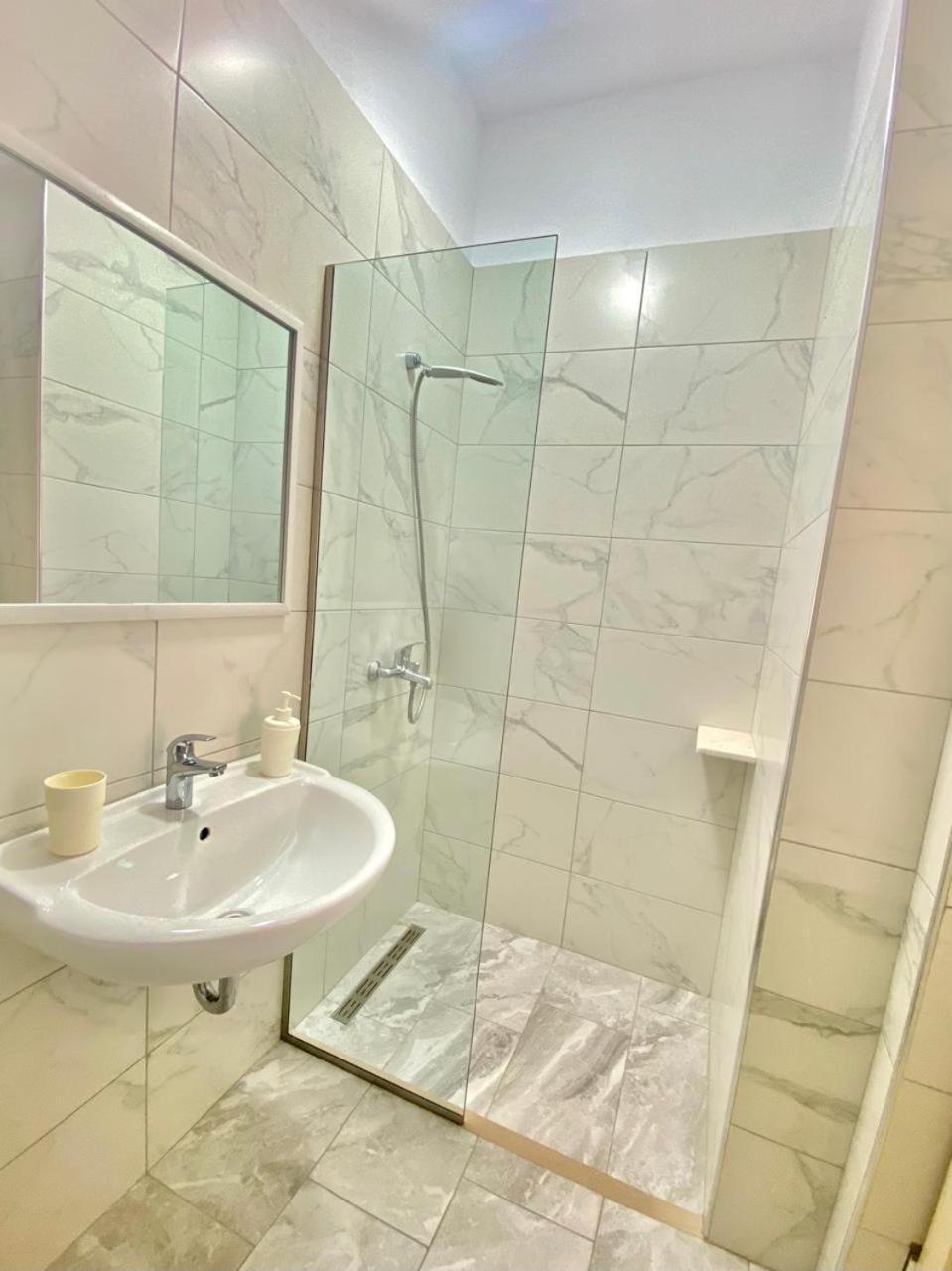 Foti Rooms Himare Exterior foto